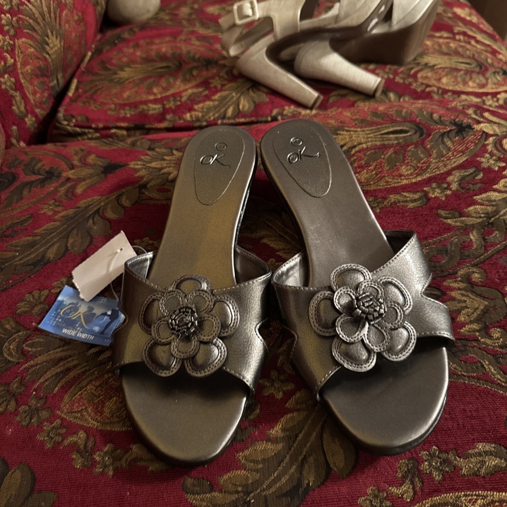 It's Ok Metallic Gray Dressy Slide Slip-0n Sandals Women Shoes 10 WFlower Accent